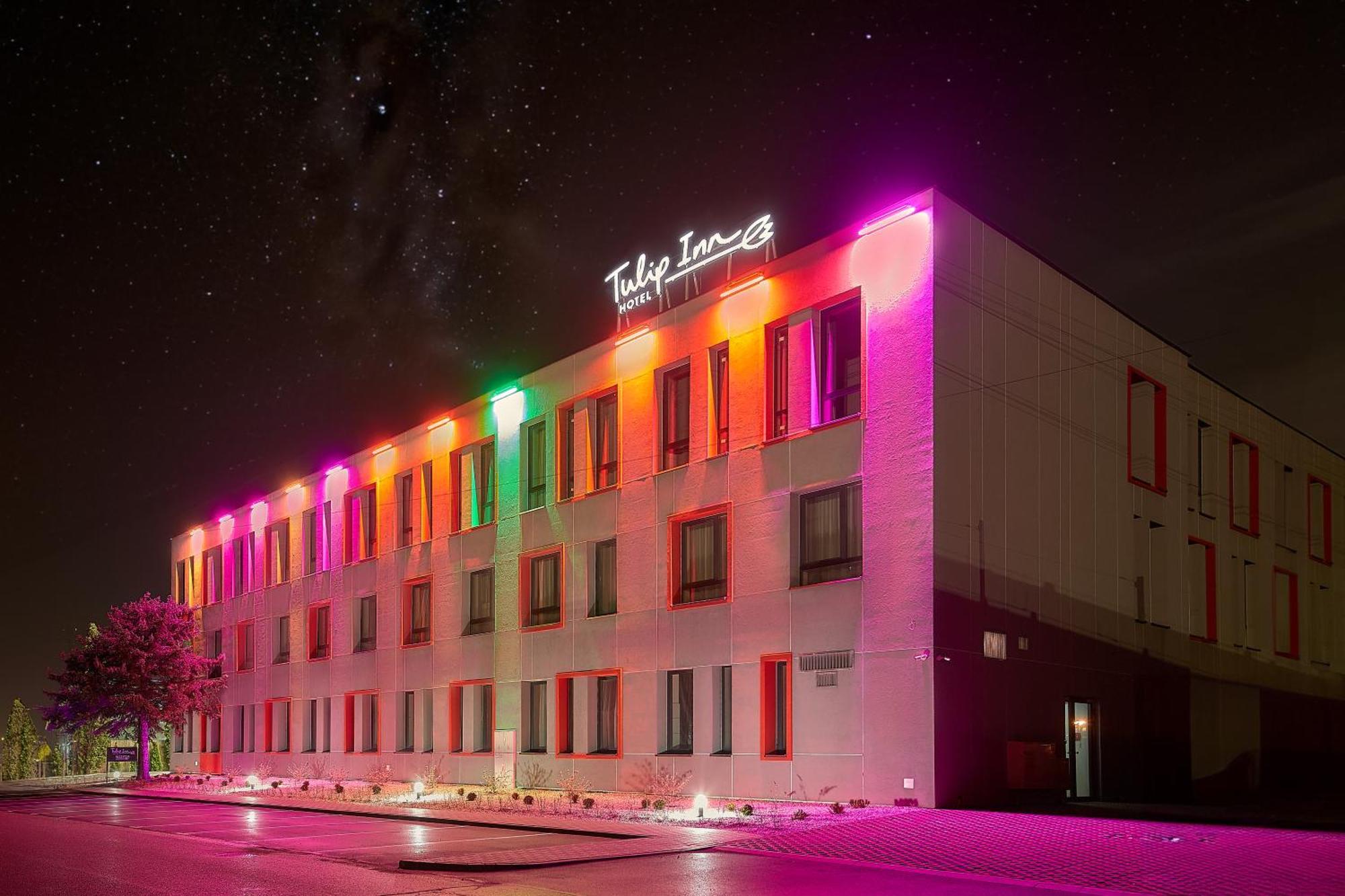 Tulip Inn Zyrardow Exteriör bild